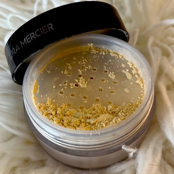 Laura Mercier translucent loose setting powder - Picture 2 of 2